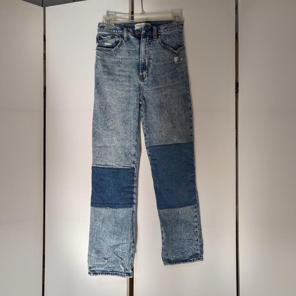 Abercrombie & Fitch Ultra High Rise Ankle Straight Jeans. Size 26 regular